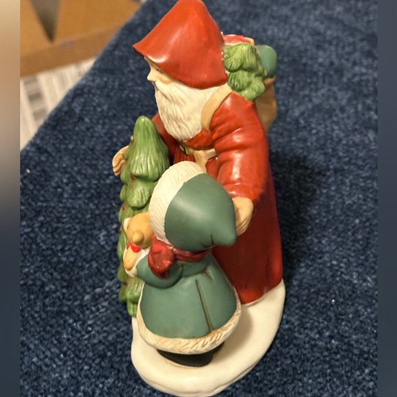 Santa and young girl figurine. Girl holds a teddy bear. Very cute!! - Picture 2 of 7